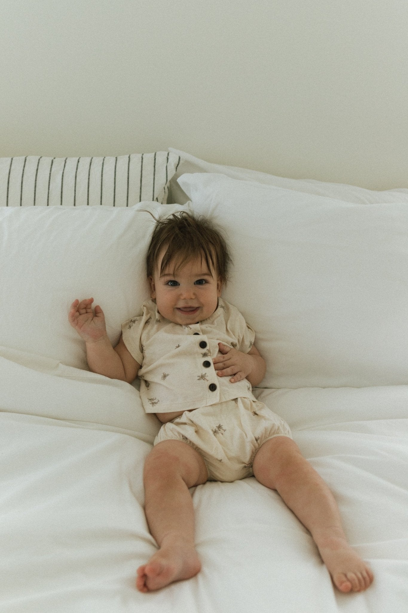 Peekaboo Alo palm tree short sleeve top and bloomer set in oatmeal